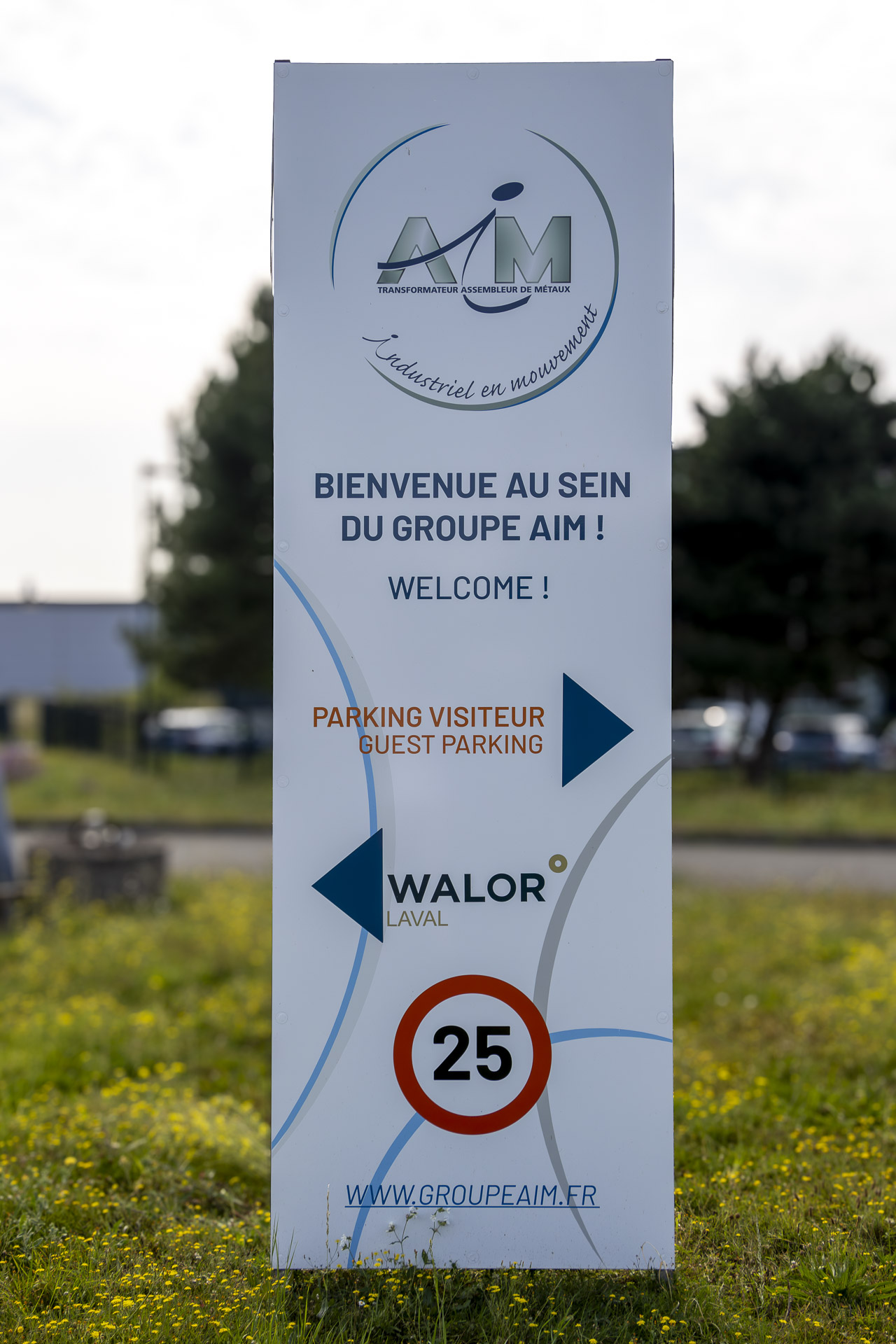 totem publicitaire exterieur