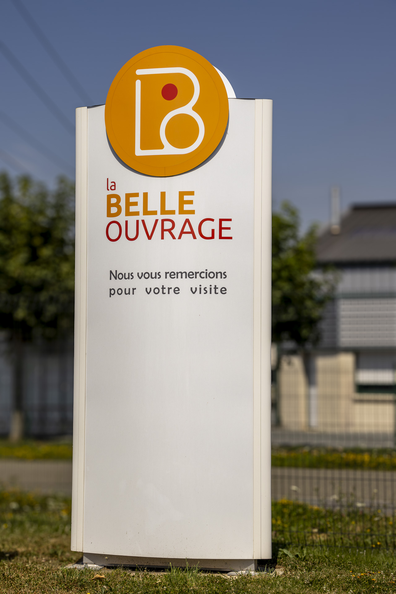 totem publicitaire exterieur